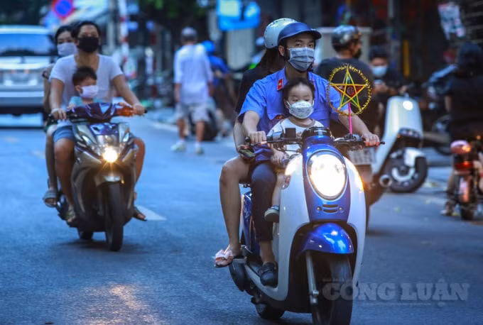 sau nhieu ngay vang lang pho hang ma bat ngo dong khach mua do trung thu hinh 14