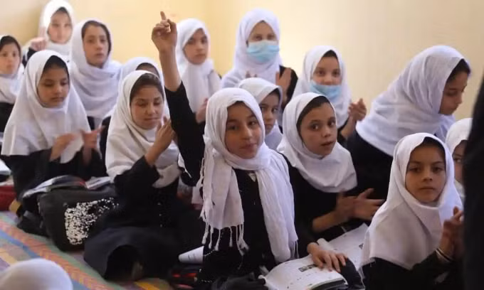 taliban cam nu sinh hoc trung hoc hinh 1