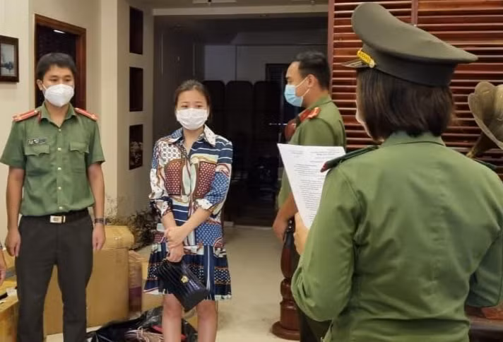 da nang bat them mot nu giam doc trong duong day dua chuyen gia rom vao viet nam hinh 1