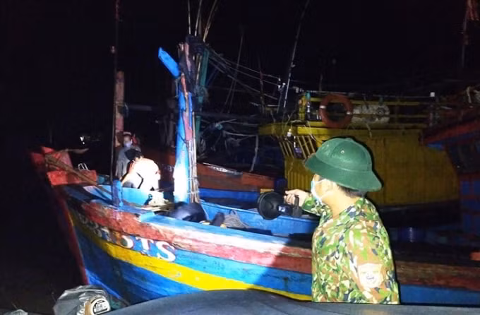 quang binh phat hien 6 ngu dan tron cach ly xa hoi ra khoi danh ca hinh 1