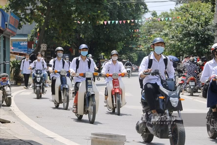 hoa binh hoc sinh huyen giap ha noi duoc di hoc tro lai hinh 1