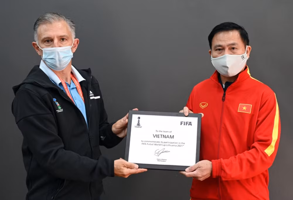doi tuyen futsal viet nam duoc fifa khen truoc tran dau voi tuyen brazil hinh 1