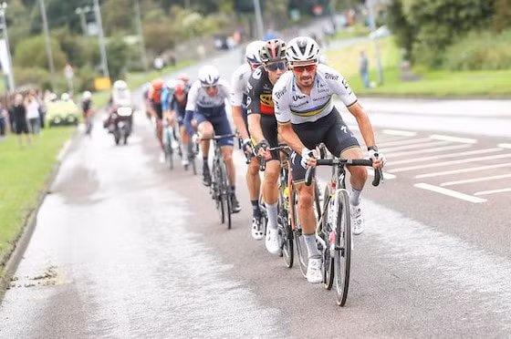 gianh chien thang o chang 6 nhung wout van aert van xep sau ethan hayter tren bang tong sap hinh 3