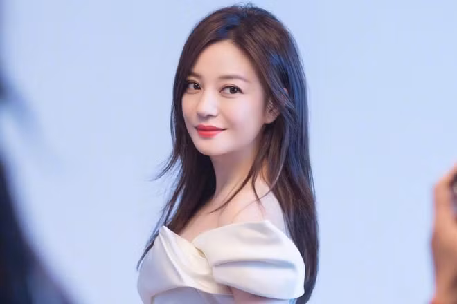 trieu vy bi loai khoi phim dong cung huynh hieu minh hinh 1