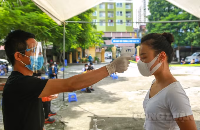 ha noi hang tram nguoi dan xep hang ngoi cho de duoc tiem vac xin vero cell hinh 3