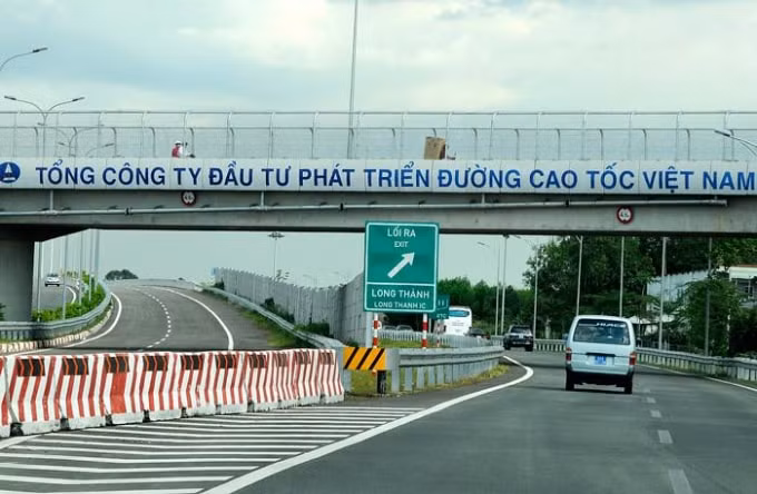 3 nhan su cap cao thuoc vec vua bi ky luat la ai hinh 1