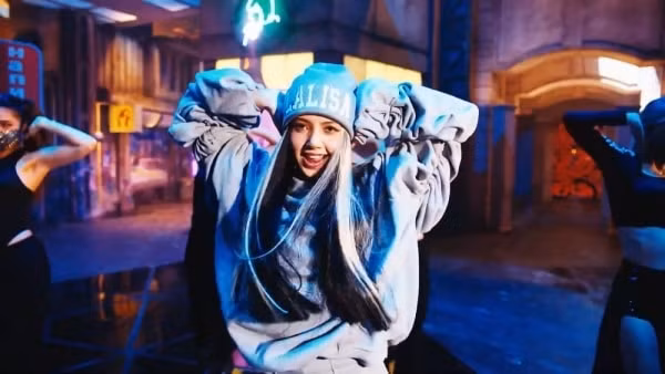 lisa blackpink chinh thuc tung mv solo lalisa hinh 2