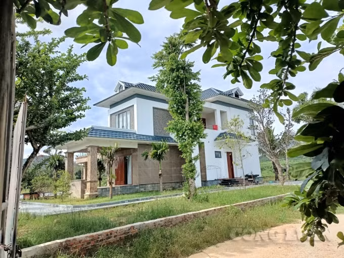 biet thu nup bong nha dieu hanh trang trai tren dat nong nghiep hinh 8