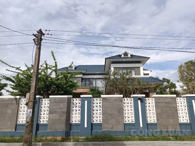 biet thu nup bong nha dieu hanh trang trai tren dat nong nghiep hinh 2