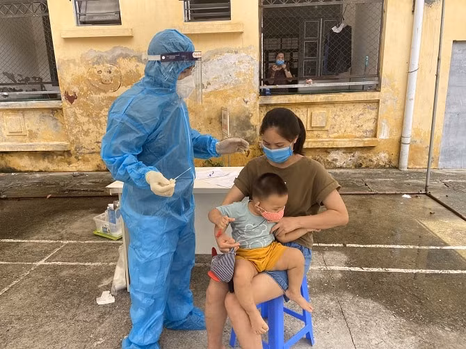 ha noi ra soat viec xet nghiem tre em nho tuoi khong de du luan buc xuc hinh 1
