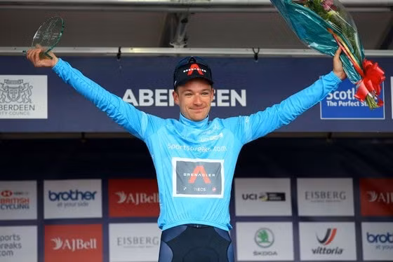 tung cu nuoc rut than toc wout van aert vuot mat ethan hayter gianh chien thang chung cuoc hinh 4