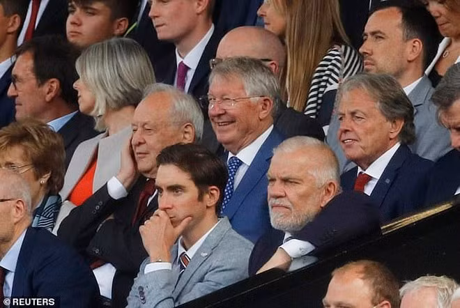 cuu hlv sir alex ferguson noi gi sau man ra mat hoan hao cua ronaldo hinh 1