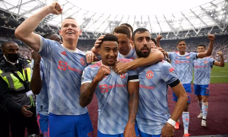 lingard va ronaldo toa sang giup man utd loi nguoc dong ha west ham 2 1 o premier league hinh 4