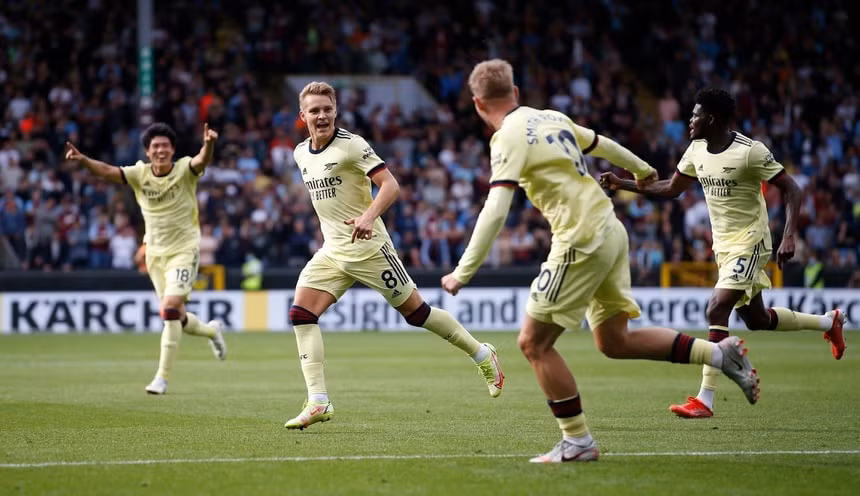 odegaard lap cong arsenal de bep burnley 1 0 tai vong 5 premier league hinh 1