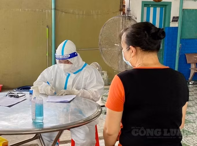 vo chong bac si dieu duong diet covid con khoc doi ba me toi chi biet len gat nuoc mat hinh 1