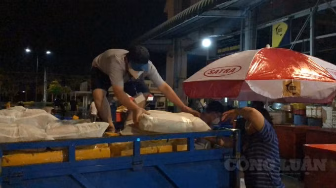 ha noi them 2 diem trung chuyen hang hoa tai ben xe nuoc ngam va bai do xe den lu hinh 1