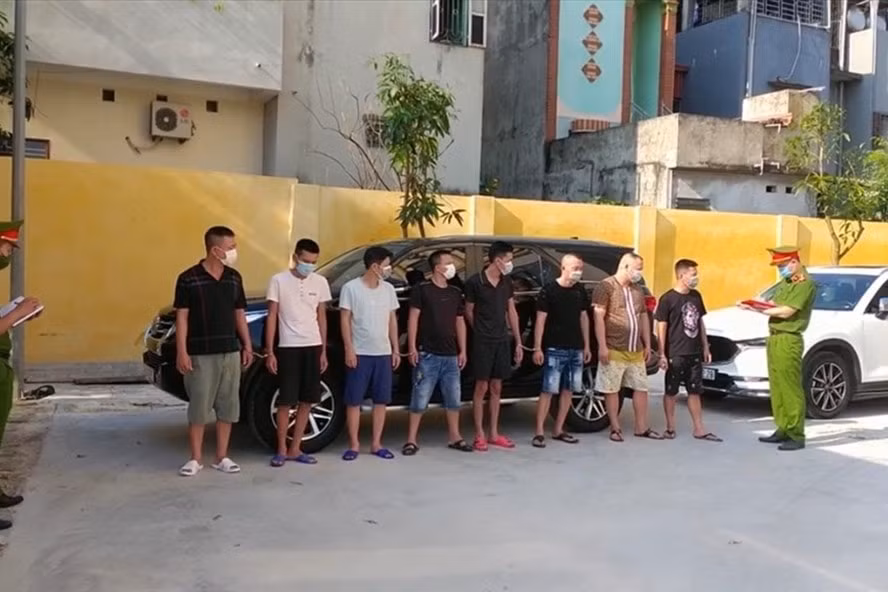 ha nam tam giu hinh su 8 doi tuong danh bac giua mua dich hinh 1