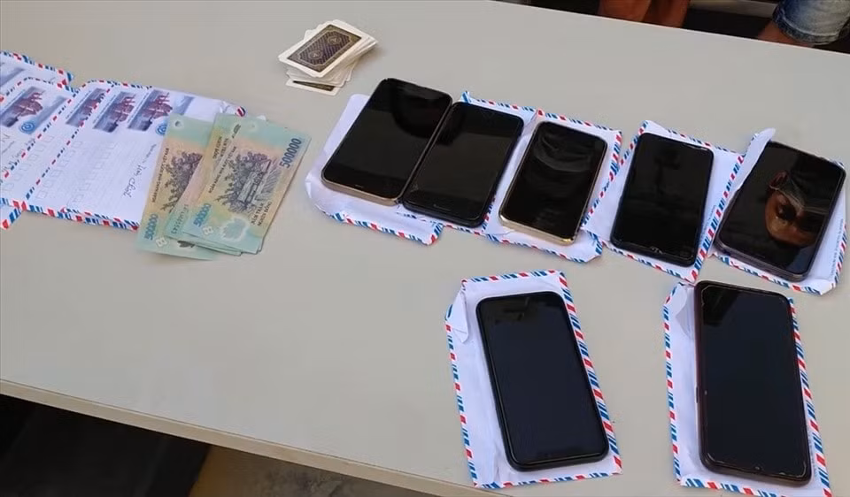 ha nam tam giu hinh su 8 doi tuong danh bac giua mua dich hinh 2
