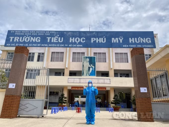 nu sinh 16 tuoi hang ngay lai xe 60km di lam tinh nguyen mong het dich de doan tu voi ba me hinh 1