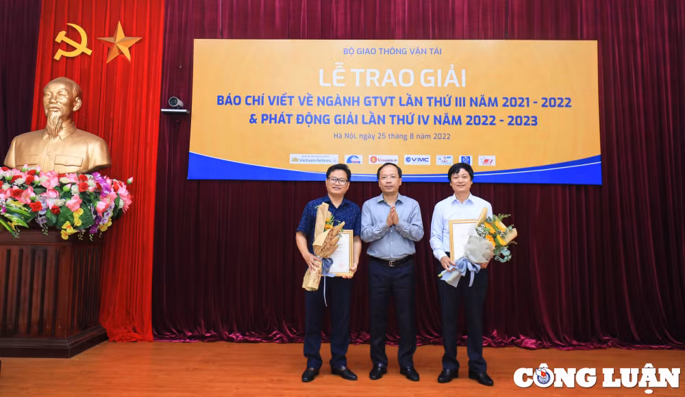 ha noi trao giai bao chi viet ve nganh gtvt lan iii va phat dong giai lan iv hinh 7