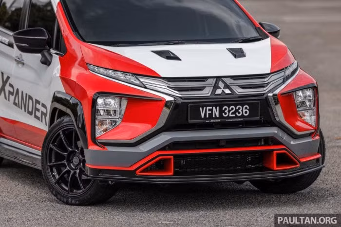 ngam mau xe mitsubishi xpander phien ban do theo phong cach xe dua hinh 4