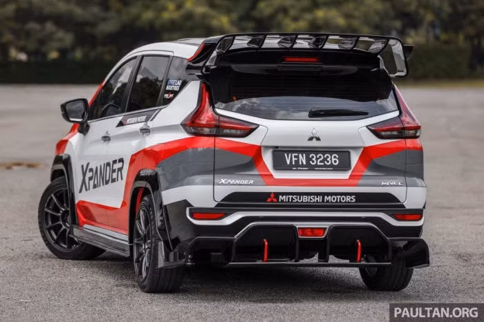 ngam mau xe mitsubishi xpander phien ban do theo phong cach xe dua hinh 3