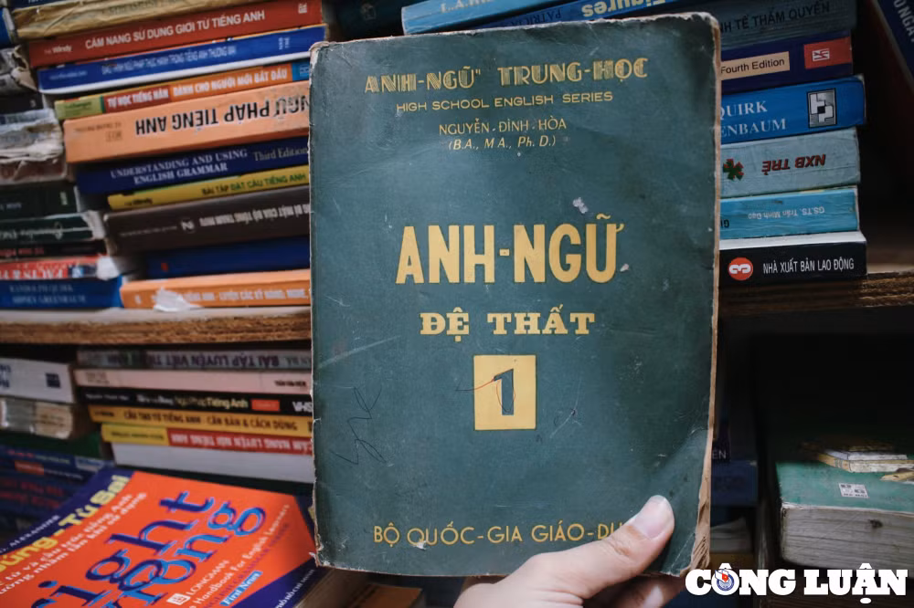 chuyen nhung tiem sach cu im lim giua long ha noi hinh 4