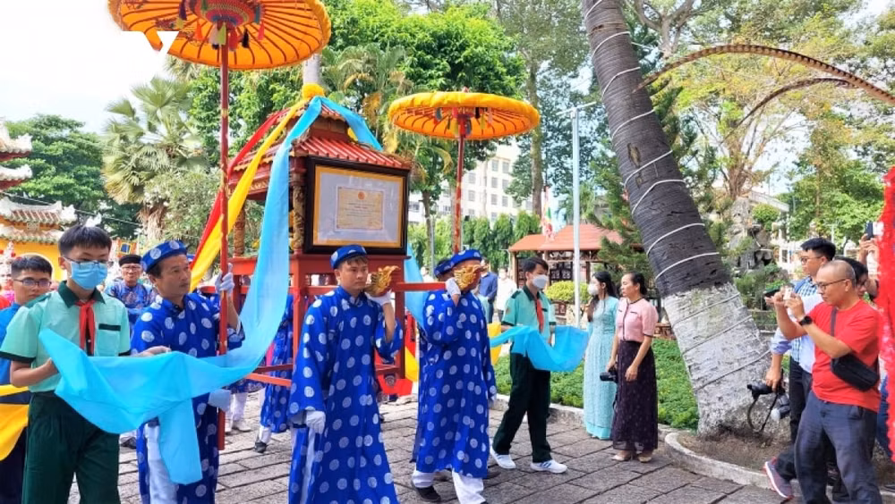 cong nhan di san van hoa quoc gia voi le hoi khai ha cau an hinh 3
