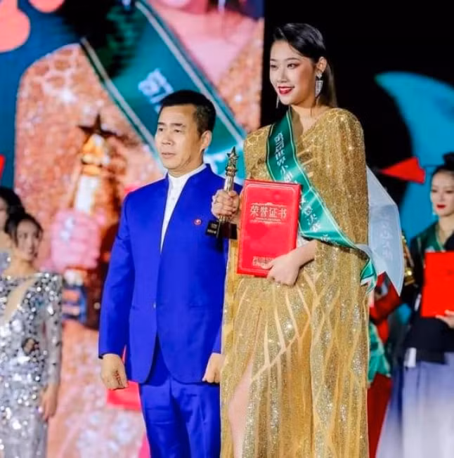 hoa hau the gioi trung quoc 2021 nguyen nguyet bi tuoc vuong mien hinh 2