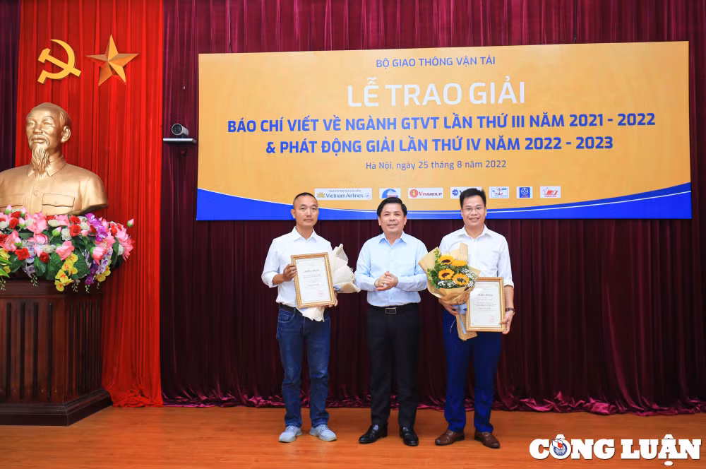 ha noi trao giai bao chi viet ve nganh gtvt lan iii va phat dong giai lan iv hinh 2
