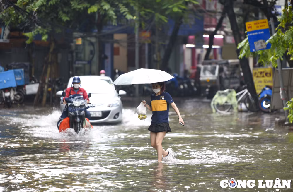 ha noi sau moi con mua lon nhieu tuyen pho lai ngap cuc bo hinh 11