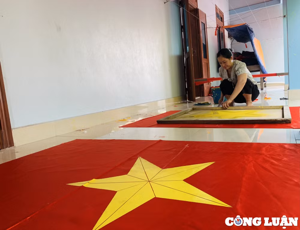 ve lang nghe tu van nghe chuyen nguoi phu nu gan nua doi nguoi theu co to quoc hinh 7