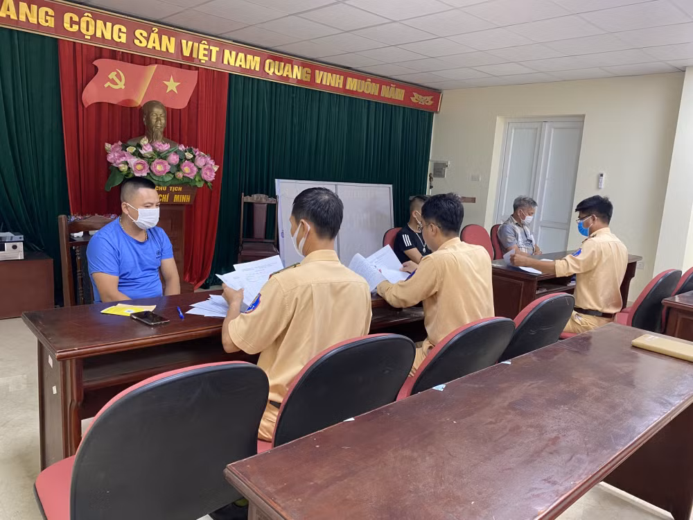 khoi to 3 doi tuong gay roi trat tu cong cong tren cao toc ha noi thai nguyen hinh 1