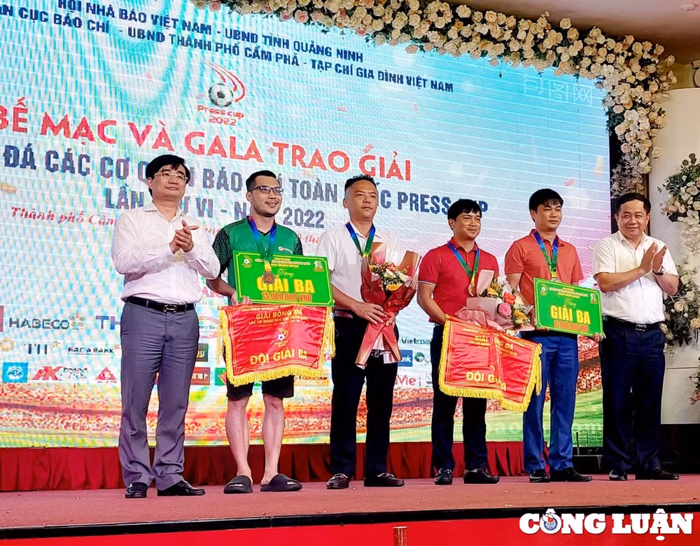 bao nong thon ngay nay vo dich giai bong da cac co quan bao chi toan quoc lan thu vi press cup 2022 hinh 4