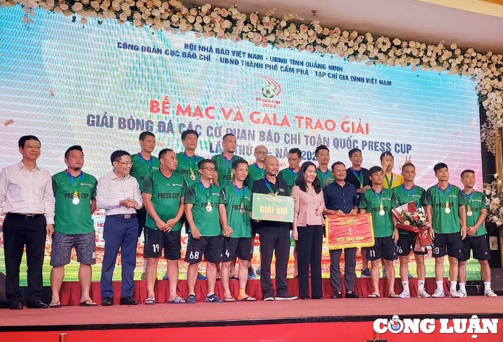 bao nong thon ngay nay vo dich giai bong da cac co quan bao chi toan quoc lan thu vi press cup 2022 hinh 3