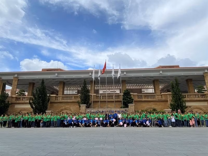 100 cap doi thanh nien cong nhan duoc to chuc le cuoi tap the vao ngay 2 9 hinh 3