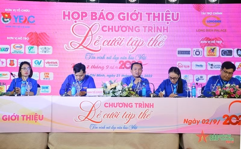 100 cap doi thanh nien cong nhan duoc to chuc le cuoi tap the vao ngay 2 9 hinh 1