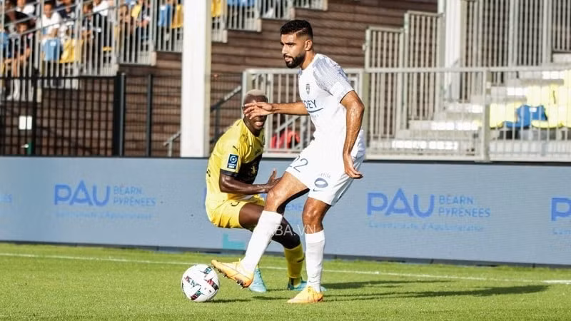 pau fc thua dam sochaux trong ngay quang hai choi du bi hinh 3