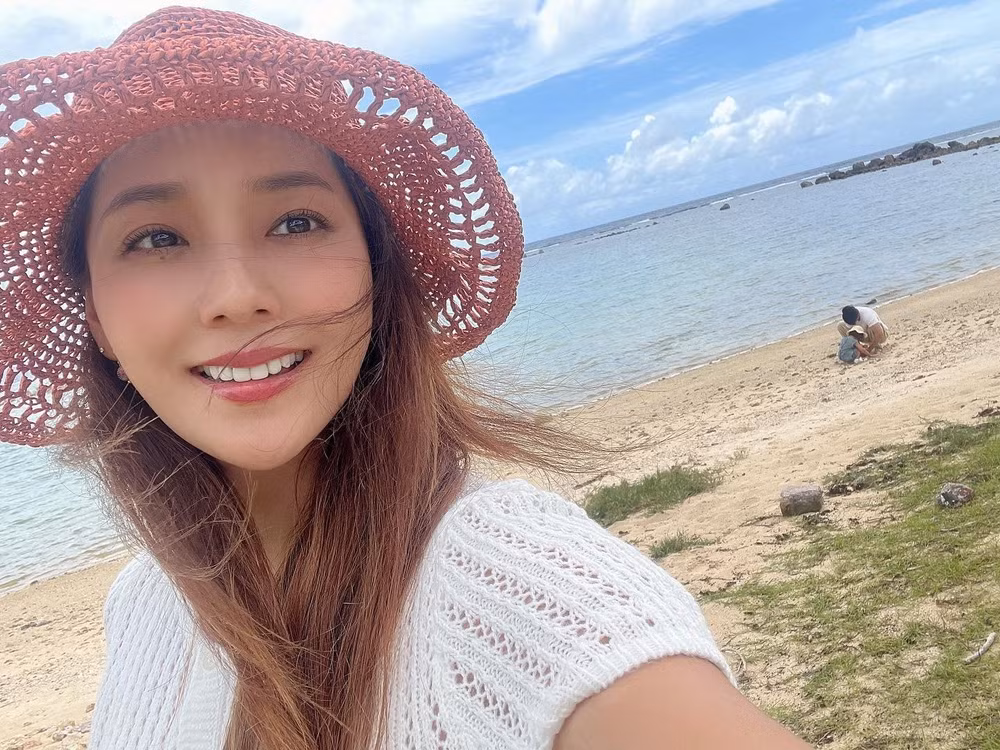 nu dien vien penthouse kham pha hoi an va da nang hinh 1