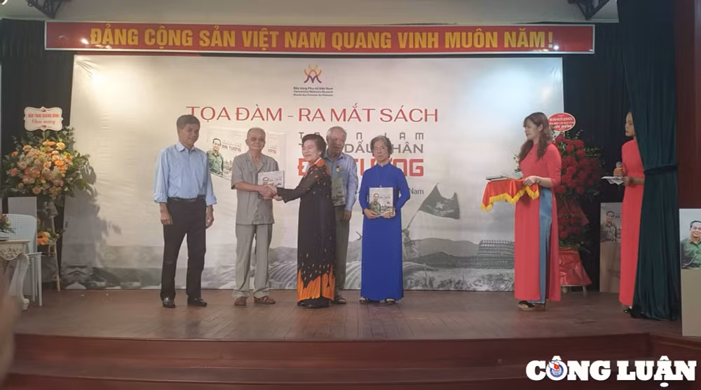 buc hoa chan dung dai tuong vo nguyen giap bang tho hinh 6