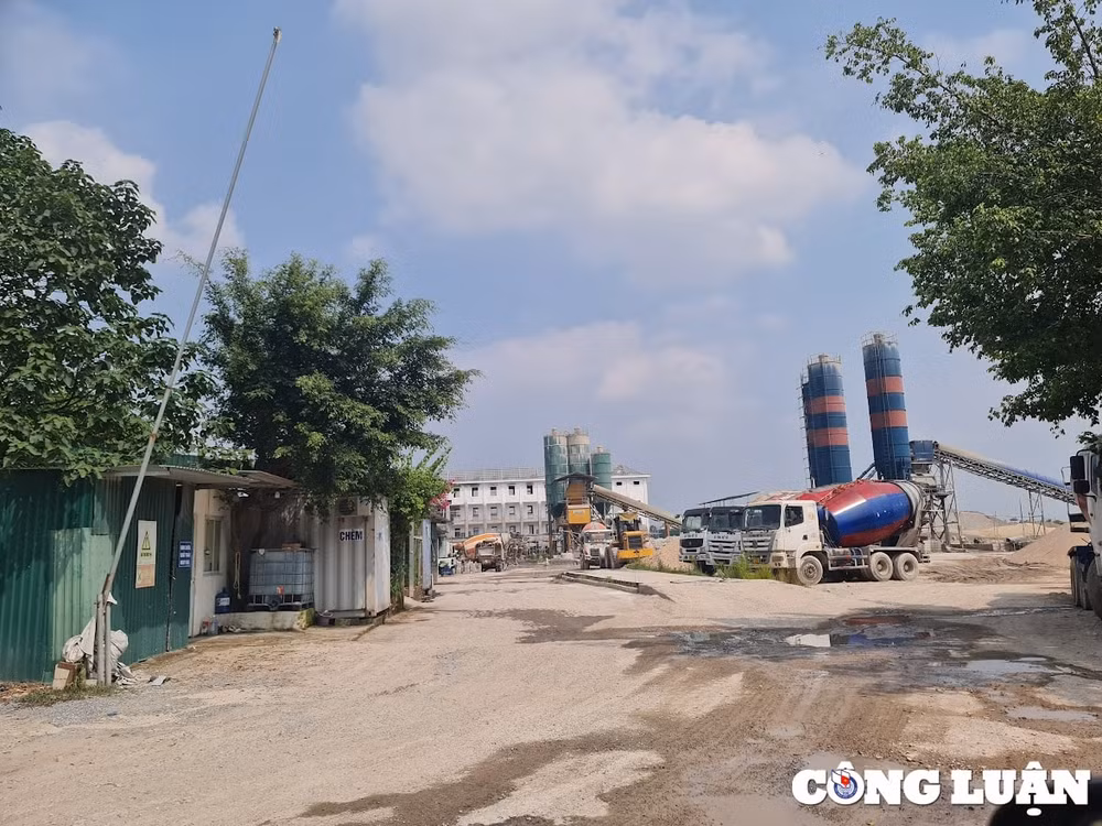 gia lam ha noi chinh quyen lam ngo cho hang loat tram be tong ngang nhien hoat dong trong mua mua bao hinh 3