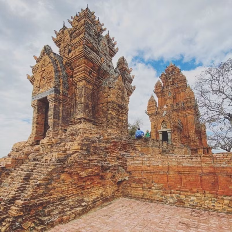 chiem nguong ve dep cum thap cham 800 tuoi o ninh thuan hinh 1