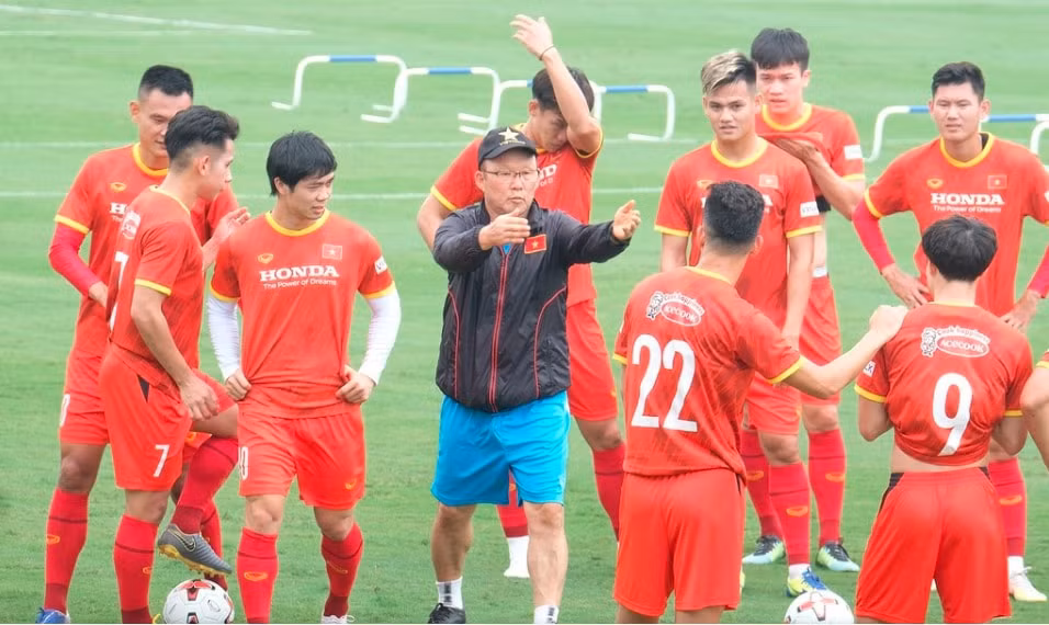 bang xep hang fifa moi nhat dt viet nam bo xa thai lan malaysia bi rot hang hinh 1