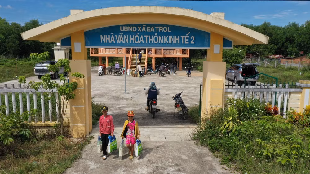 baf trao tang kinh phi xay duong cung nhieu phan qua nhan dip tet trung thu tai phu yen hinh 3