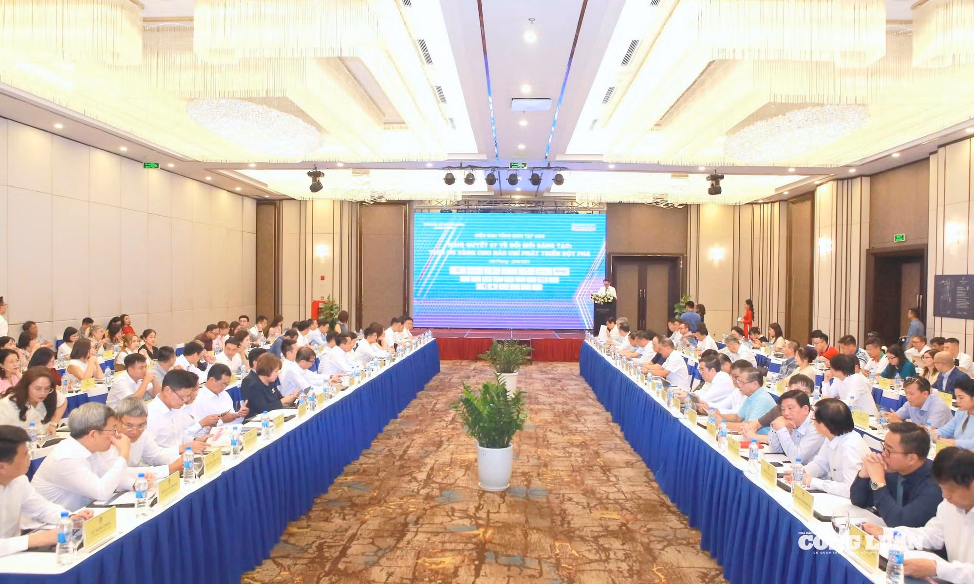 Quang cảnh Diễn đàn Tổng Biên tập 2025 với chủ đề “Nghị quyết 57 về đổi mới sáng tạo: Thời cơ vàng cho báo chí phát triển đột phá”. 