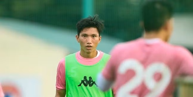 Đoàn Văn Hậu bán áo đấu SEA Games 30 để ủng hộ cuộc chiến chống lại COVID-19. Ảnh: internet.