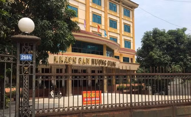 Tại Khách sạn Hương Giang, Đoàn khách đã được cách ly y tế theo đúng quy định, ông S.N.H và vợ được sắp xếp cách ly tại một phòng.