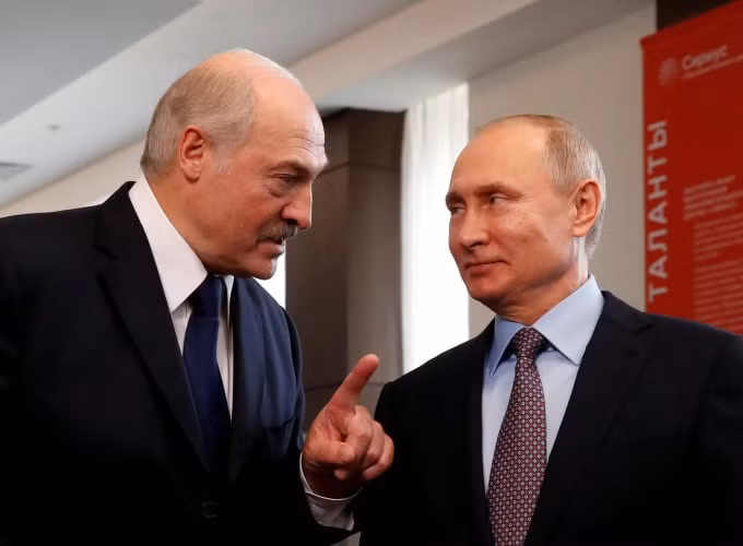 Tổng thống Putin sẵn sàng cử lực lượng đến hỗ trợ nhà lãnh đạo Belarus Lukashenko nếu cần thiết - Ảnh: Reuters