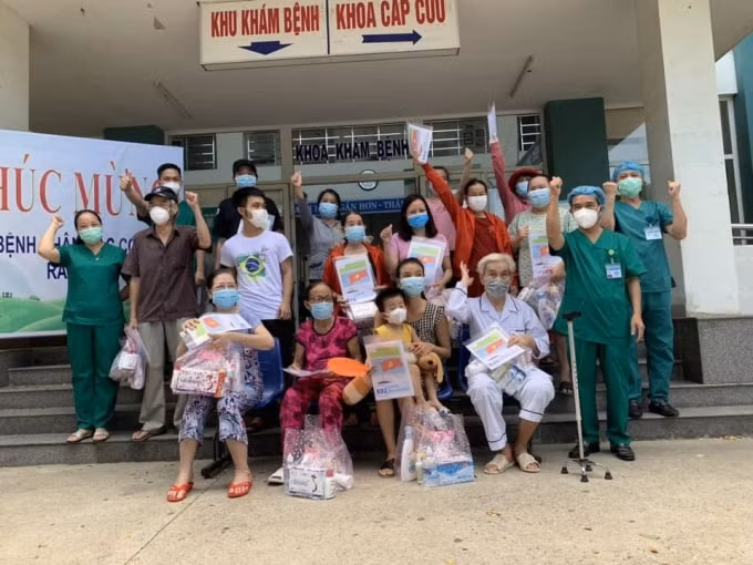 Các bệnh nhân được công bố khỏi bệnh. Ảnh: TL.