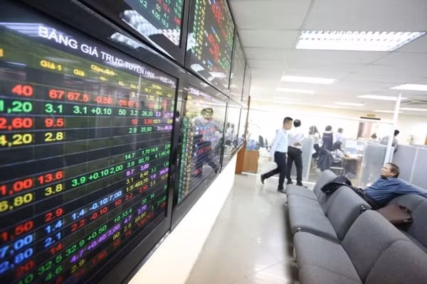 Vùng kháng cự tâm lý 1.200 điểm sẽ tiếp tục tạo ra lực cản đối với xu hướng đi lên của thị trường chứng khoán trong ngắn hạn